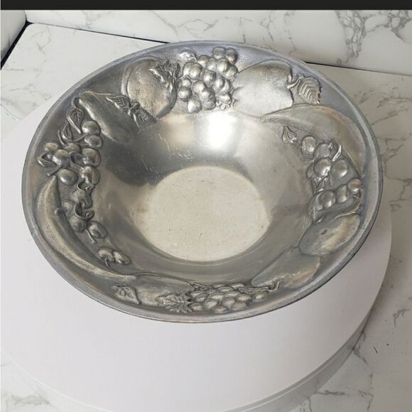 VINTAGE WILTON COMPANY Pewter Fruit Embossed Serving Bowl Home Decor - Picture 1 of 9